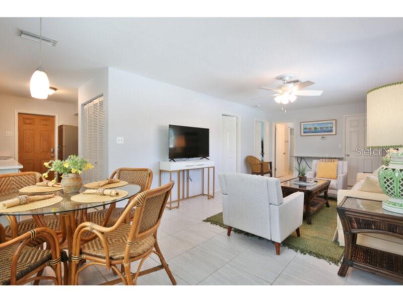 422 Julia Pl #c Property Photo 5