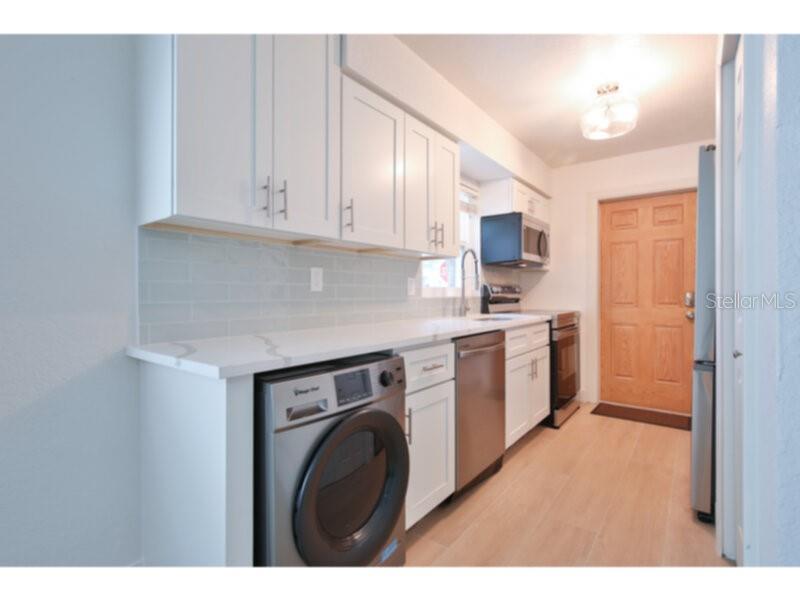 422 Julia Pl #c Property Photo 6