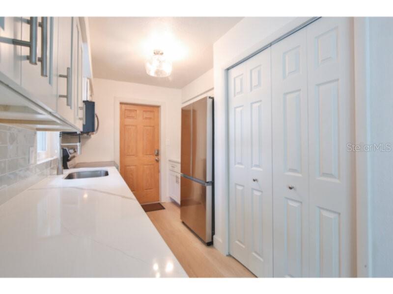 422 Julia Pl #c Property Photo 8