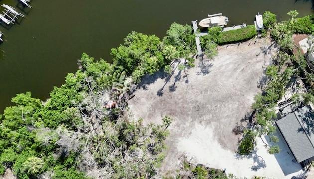 7233 Midnight Pass Rd Property Photo 4