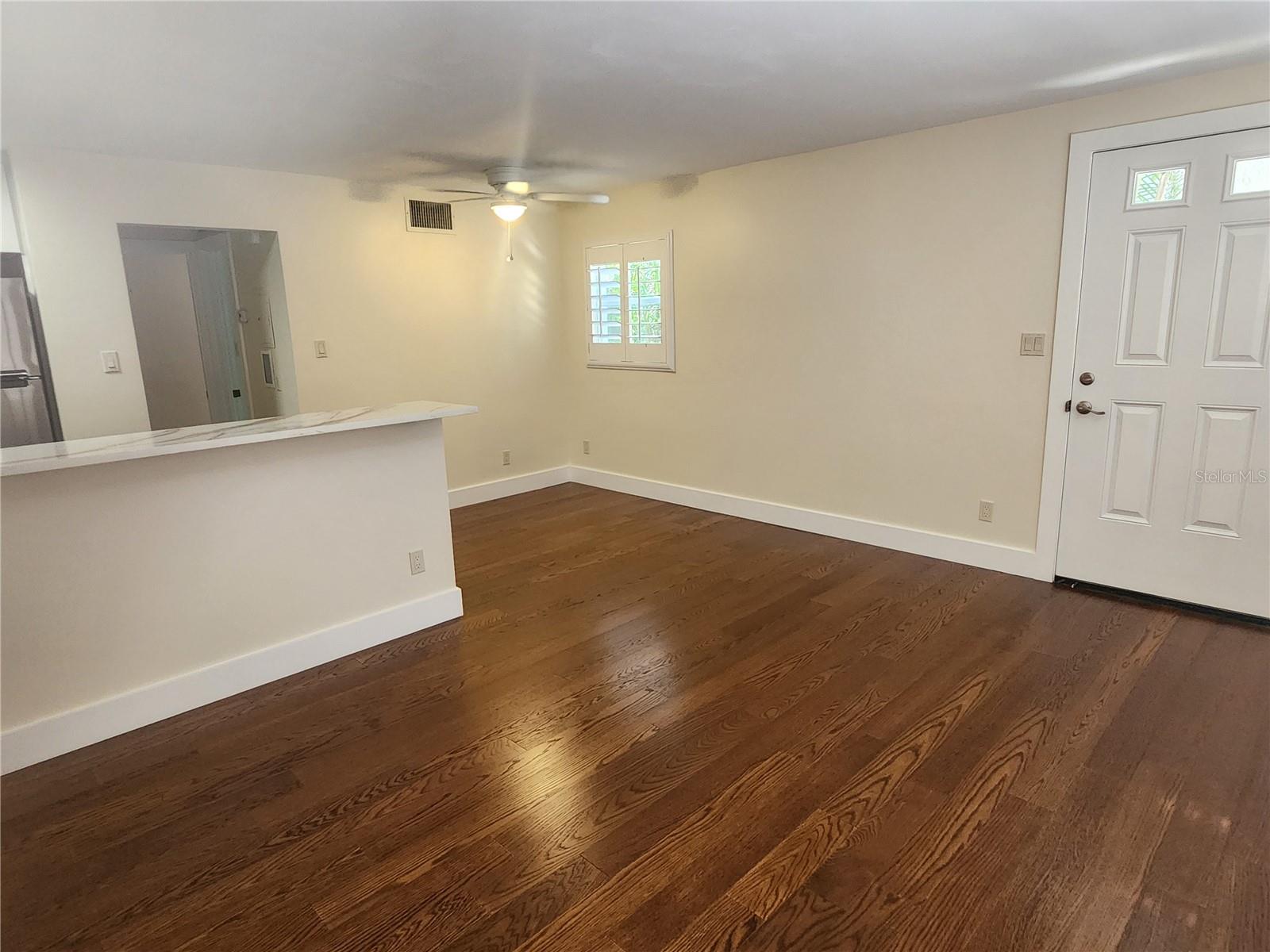 565 Golden Gate Pt #1 Property Photo 5