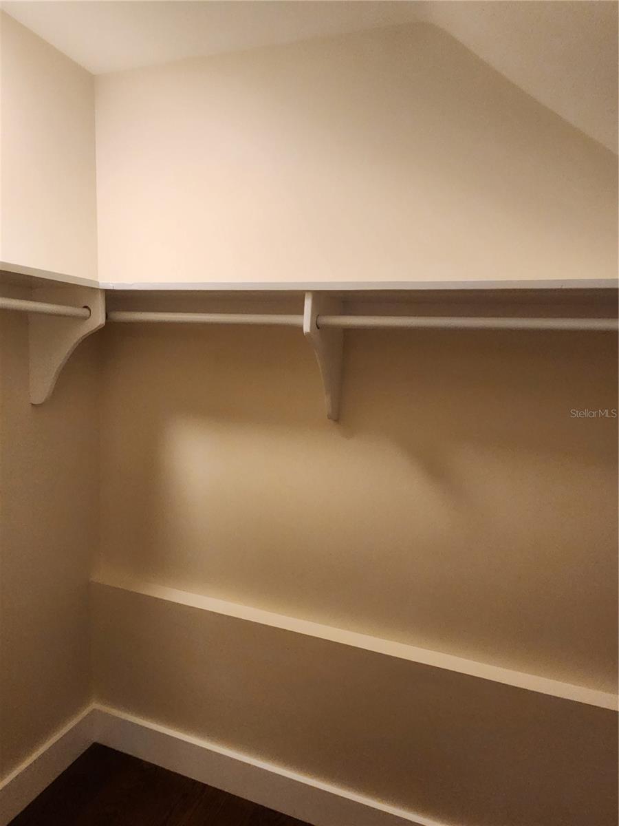 565 Golden Gate Pt #1 Property Photo 11