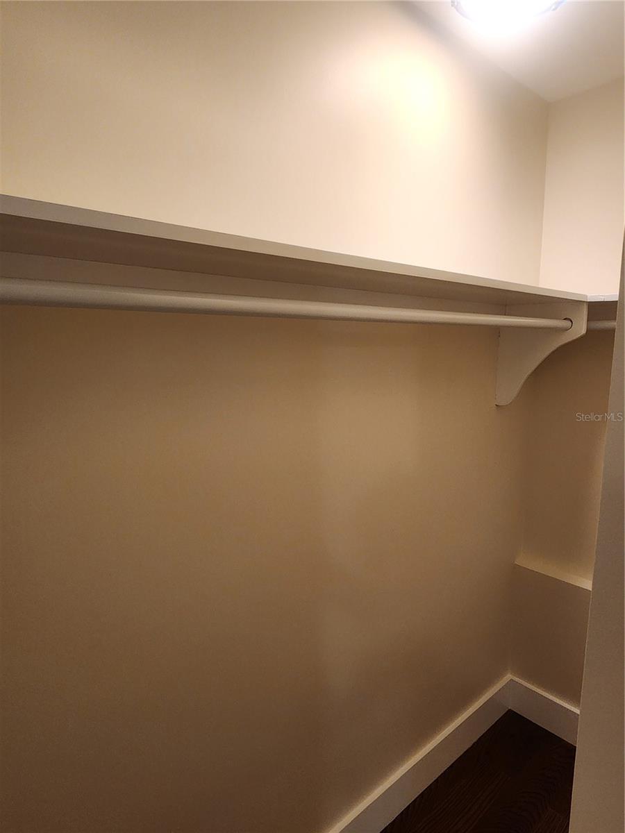 565 Golden Gate Pt #1 Property Photo 12