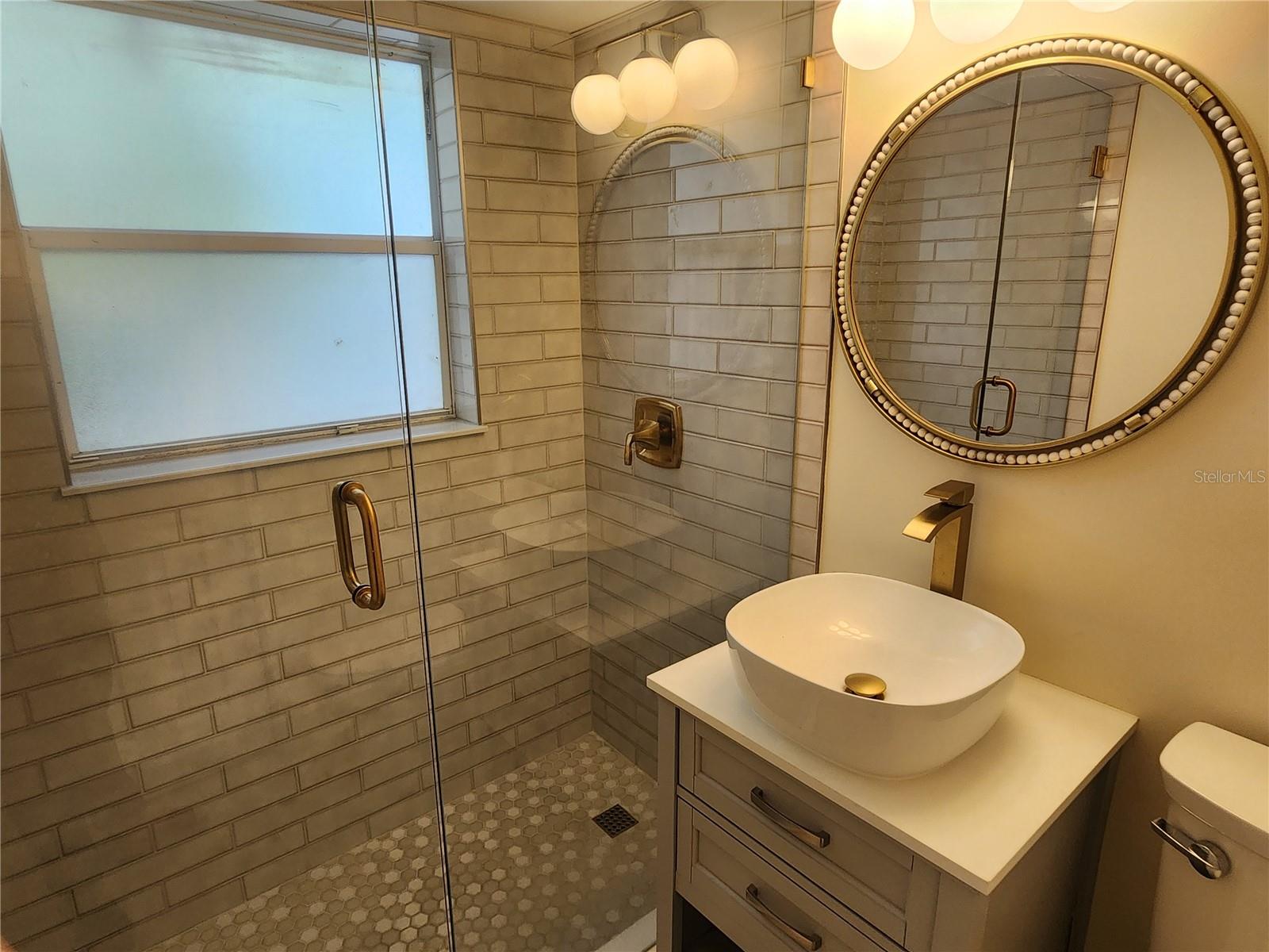 565 Golden Gate Pt #1 Property Photo 14