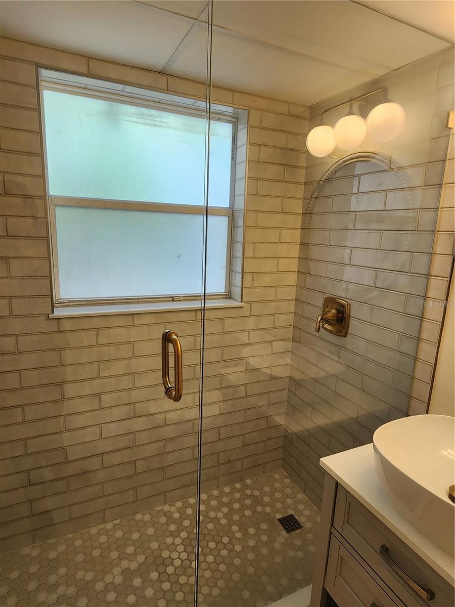 565 Golden Gate Pt #1 Property Photo 15