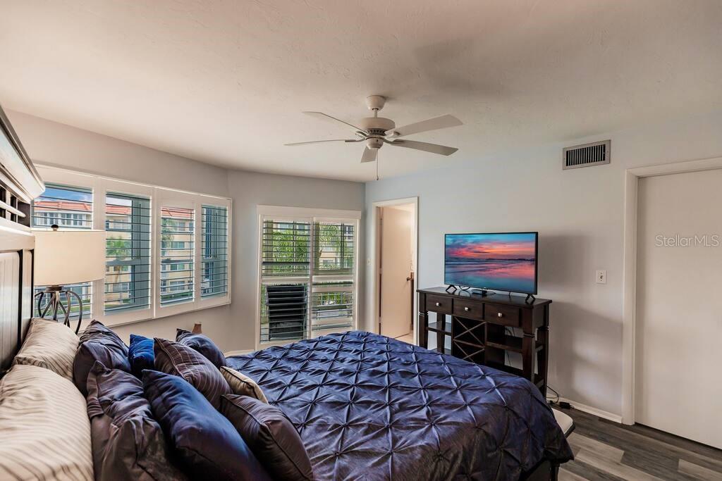 1250 N Portofino Dr #302 Property Photo 11