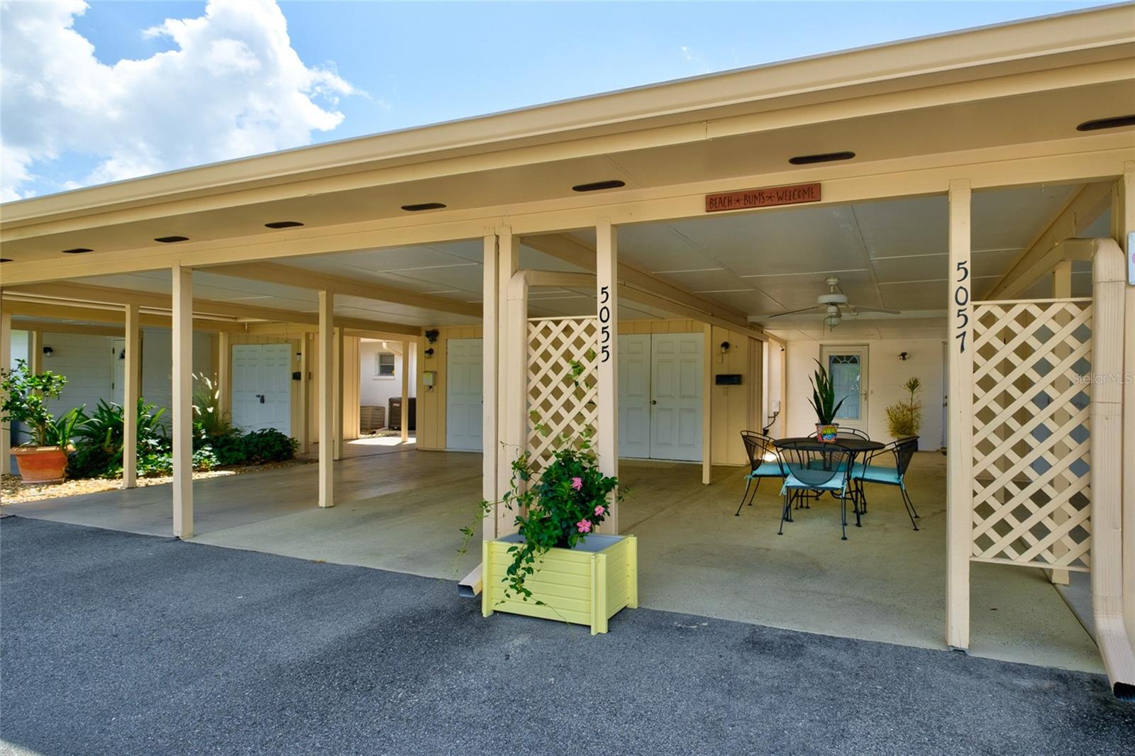 5055 Live Oak Cir Property Photo 1