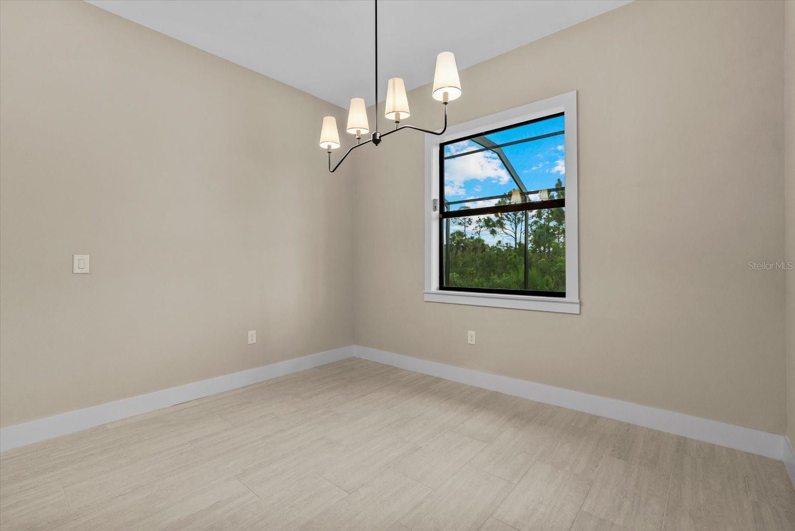 12415 Mellon Ave Property Photo 8