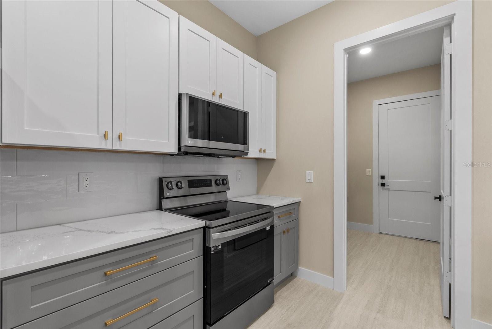 12415 Mellon Ave Property Photo 15