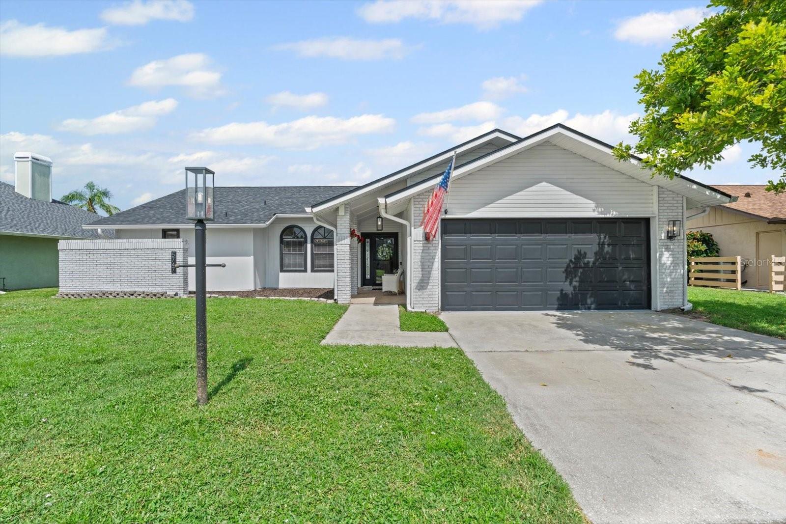 5747 39th Street Cir E Property Photo 1