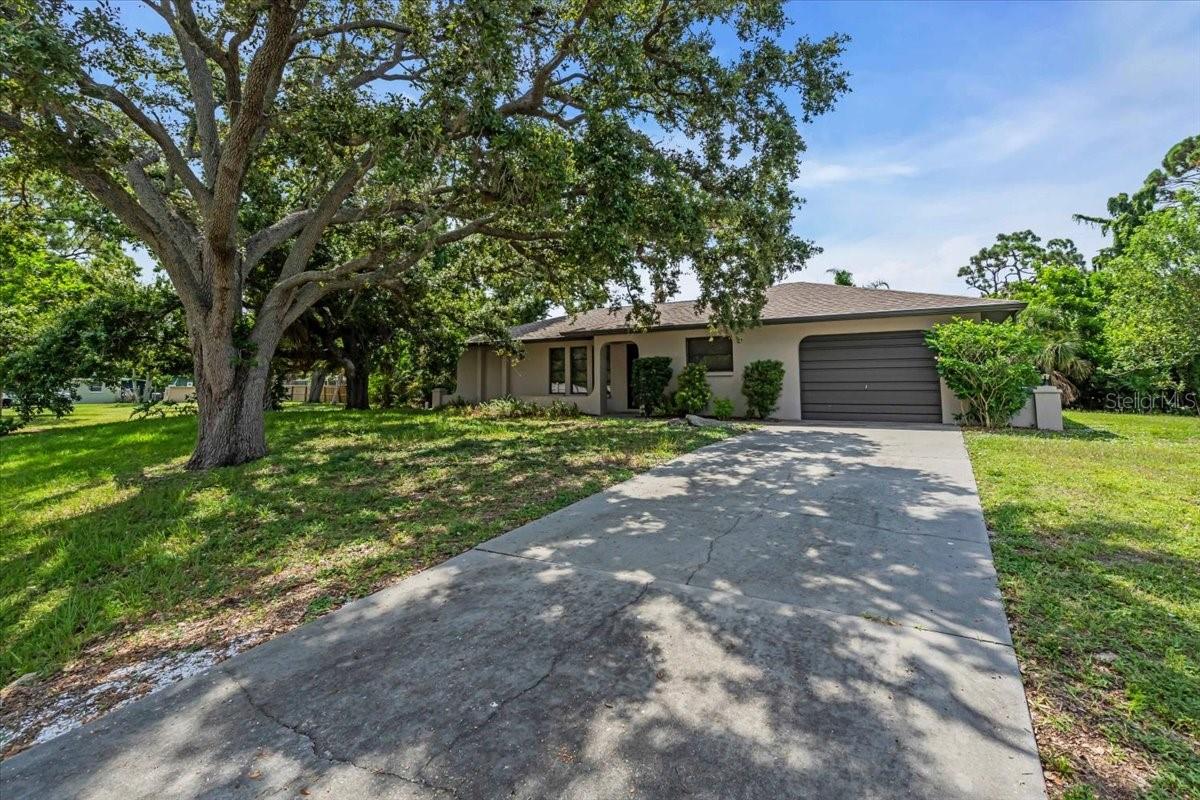 331 Burke Rd Property Photo 4