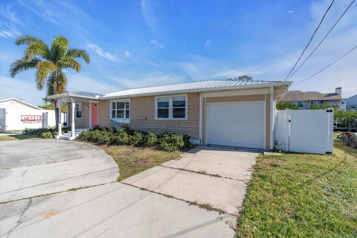 524 Palm Ave Property Photo 6