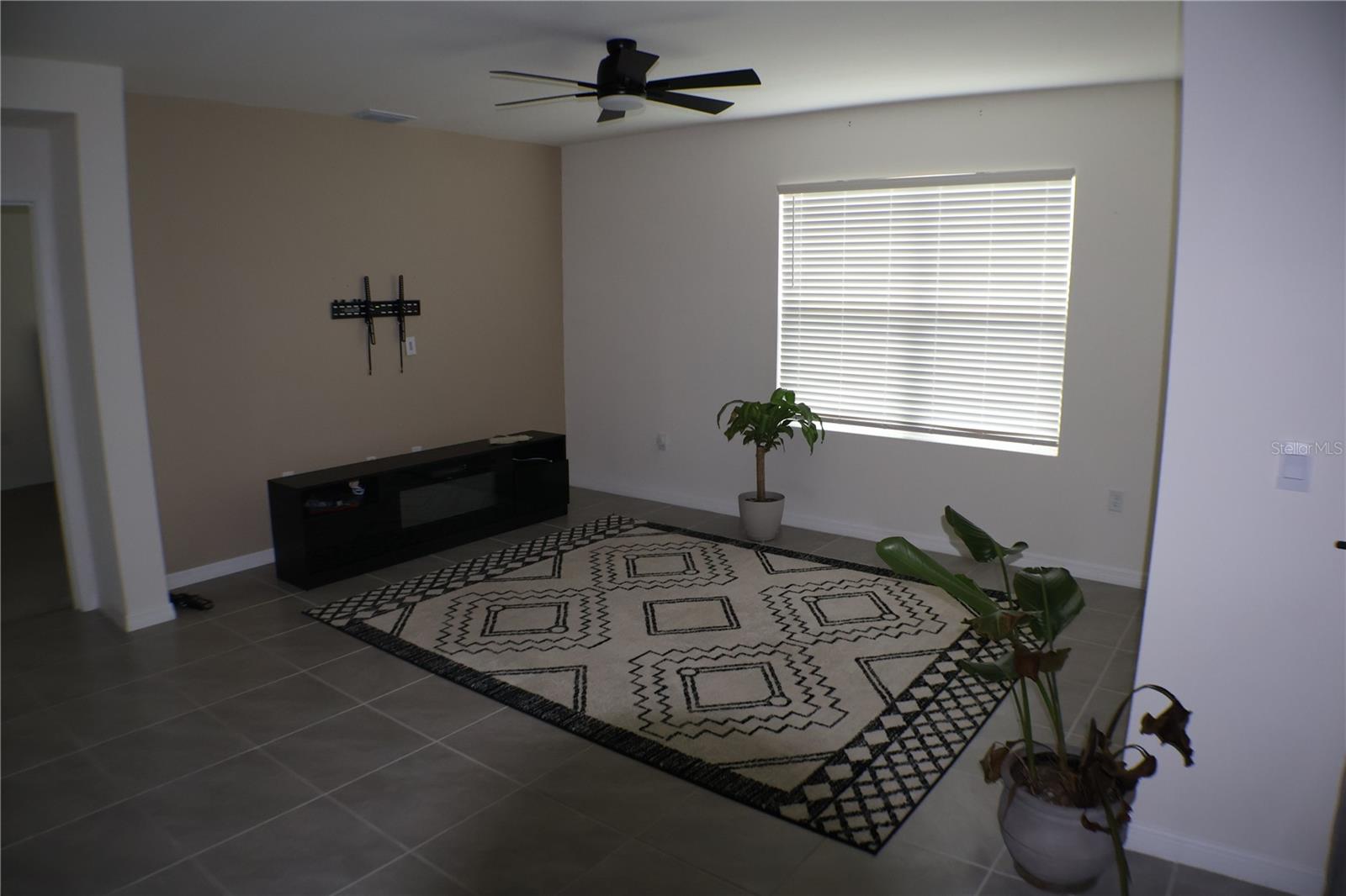2638 Galway Grove Way Property Photo 4