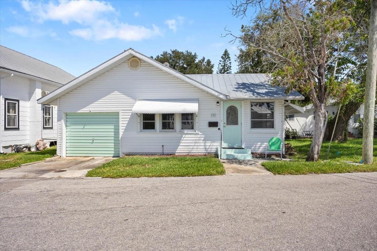 9 SEMINOLE DR Property Photo 1