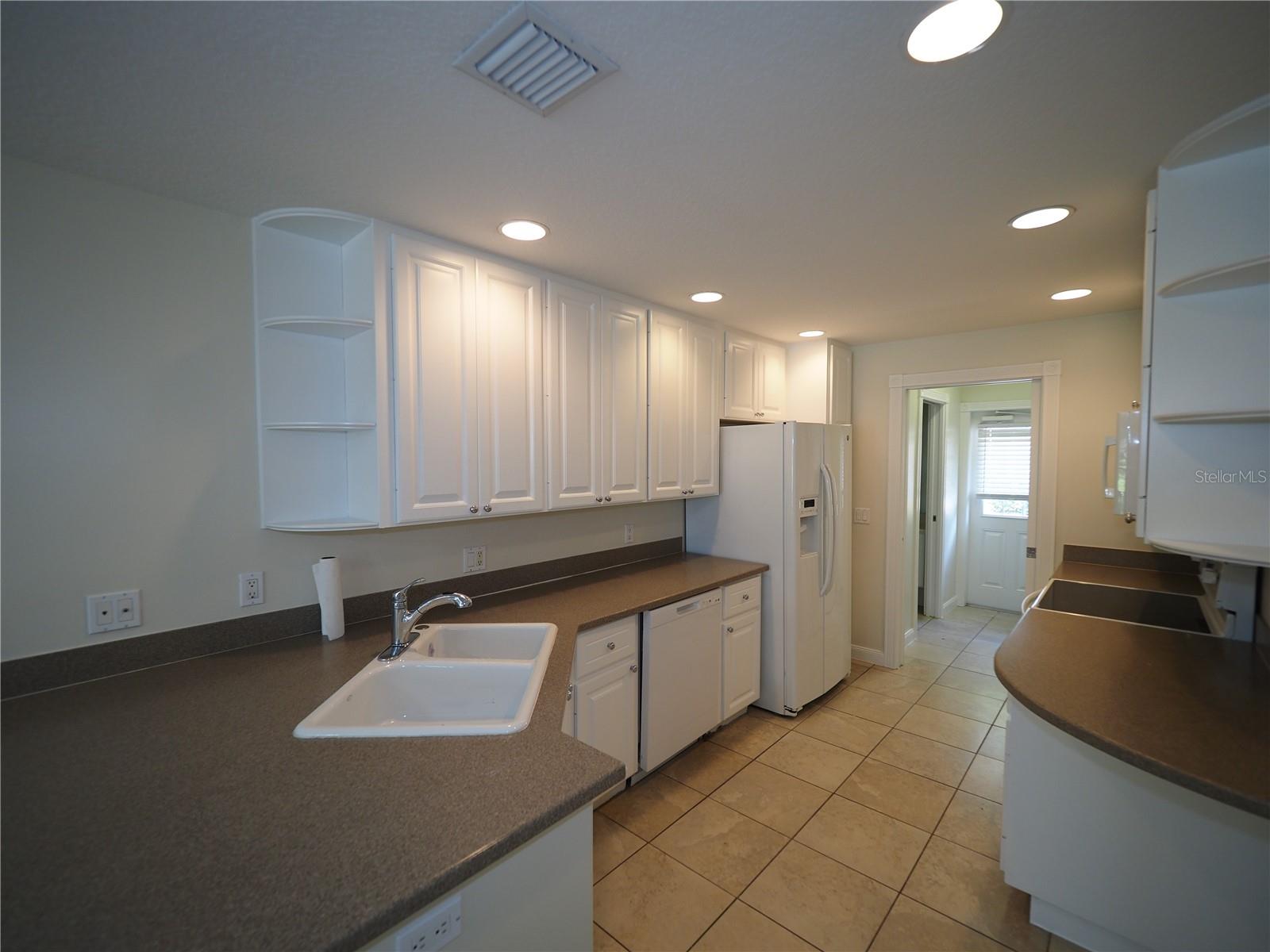 1533 Napoli Dr E Property Photo 4