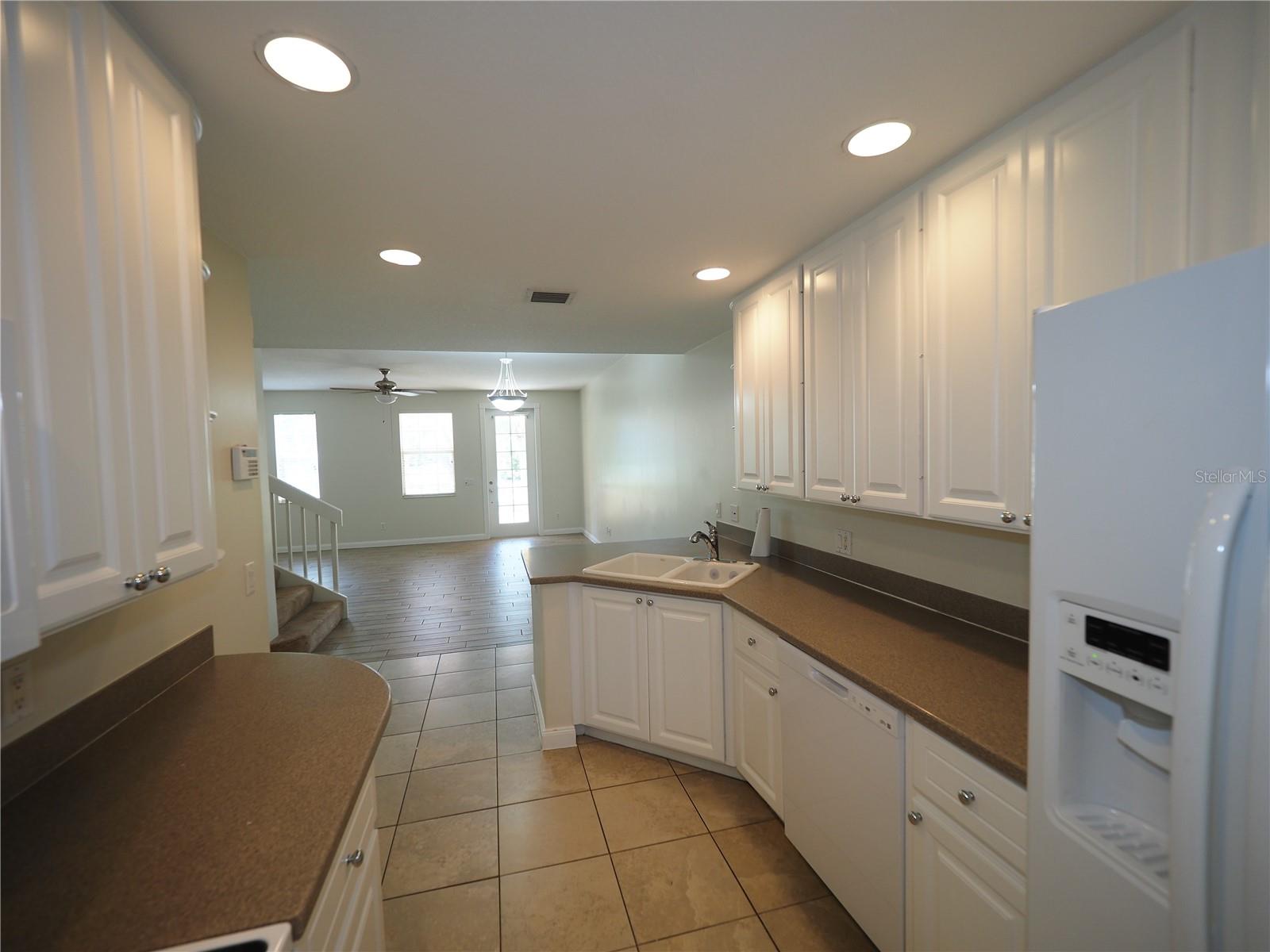 1533 Napoli Dr E Property Photo 5