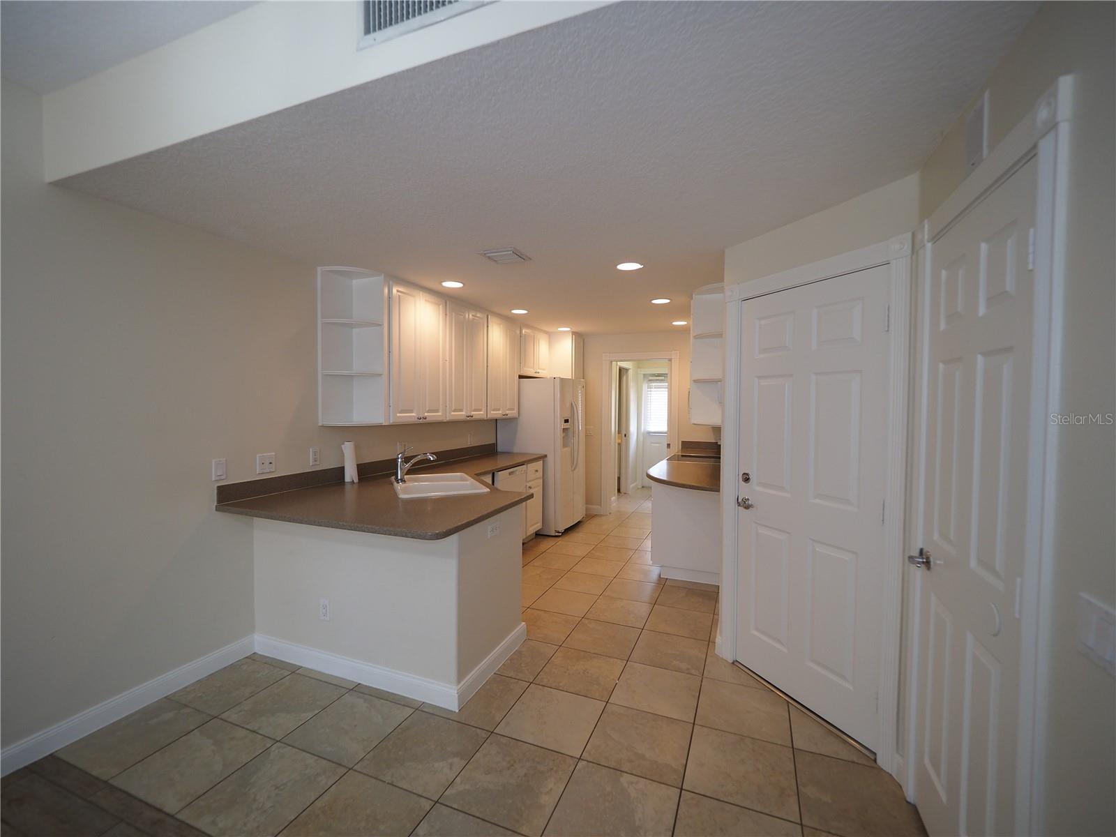 1533 Napoli Dr E Property Photo 7