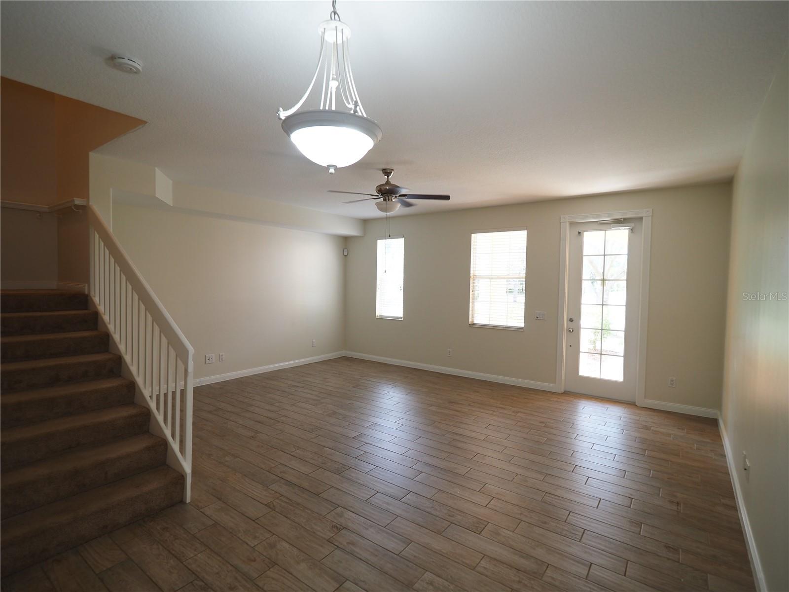 1533 Napoli Dr E Property Photo 8