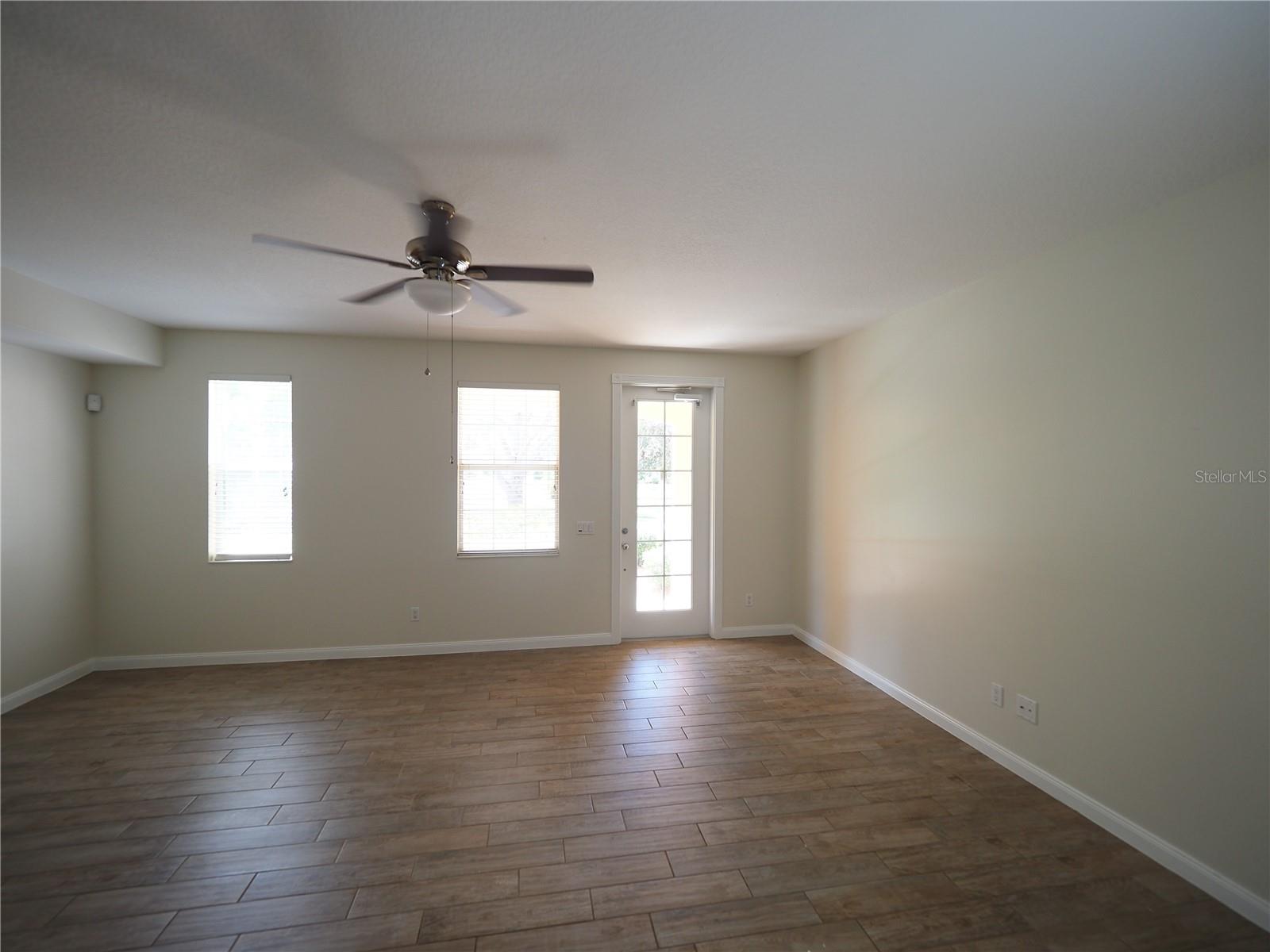 1533 Napoli Dr E Property Photo 9