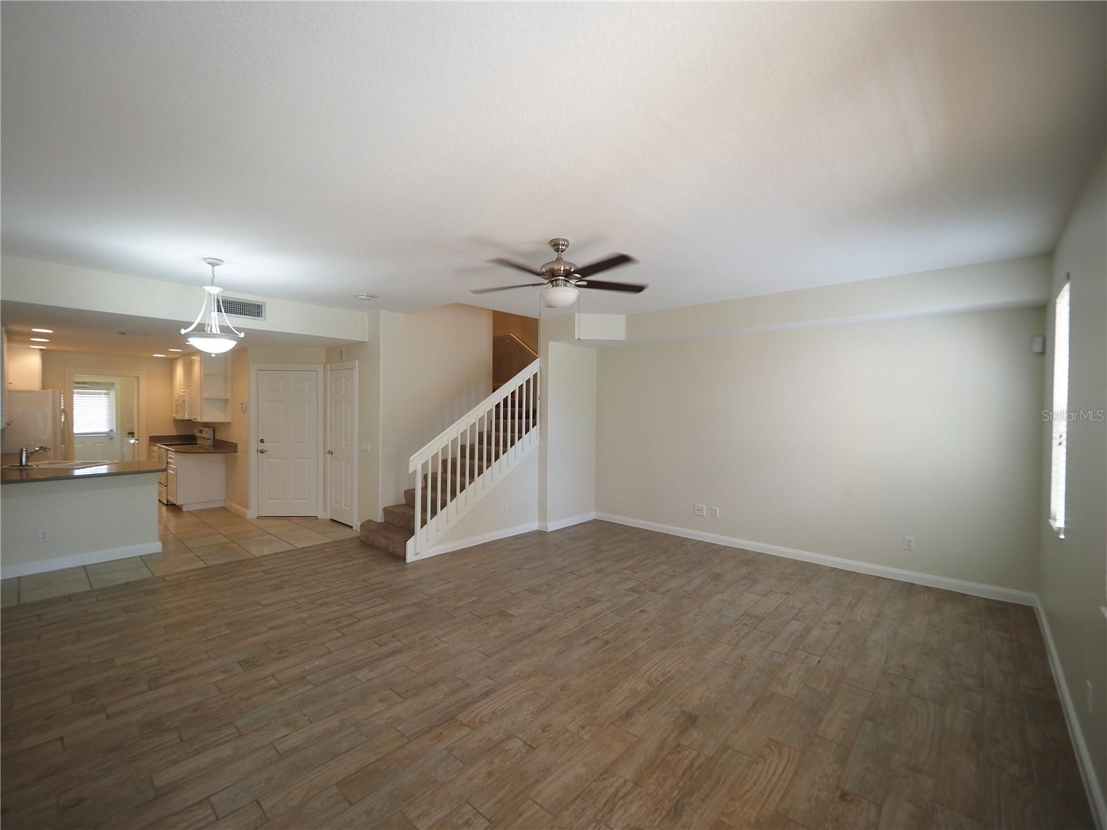 1533 Napoli Dr E Property Photo 12