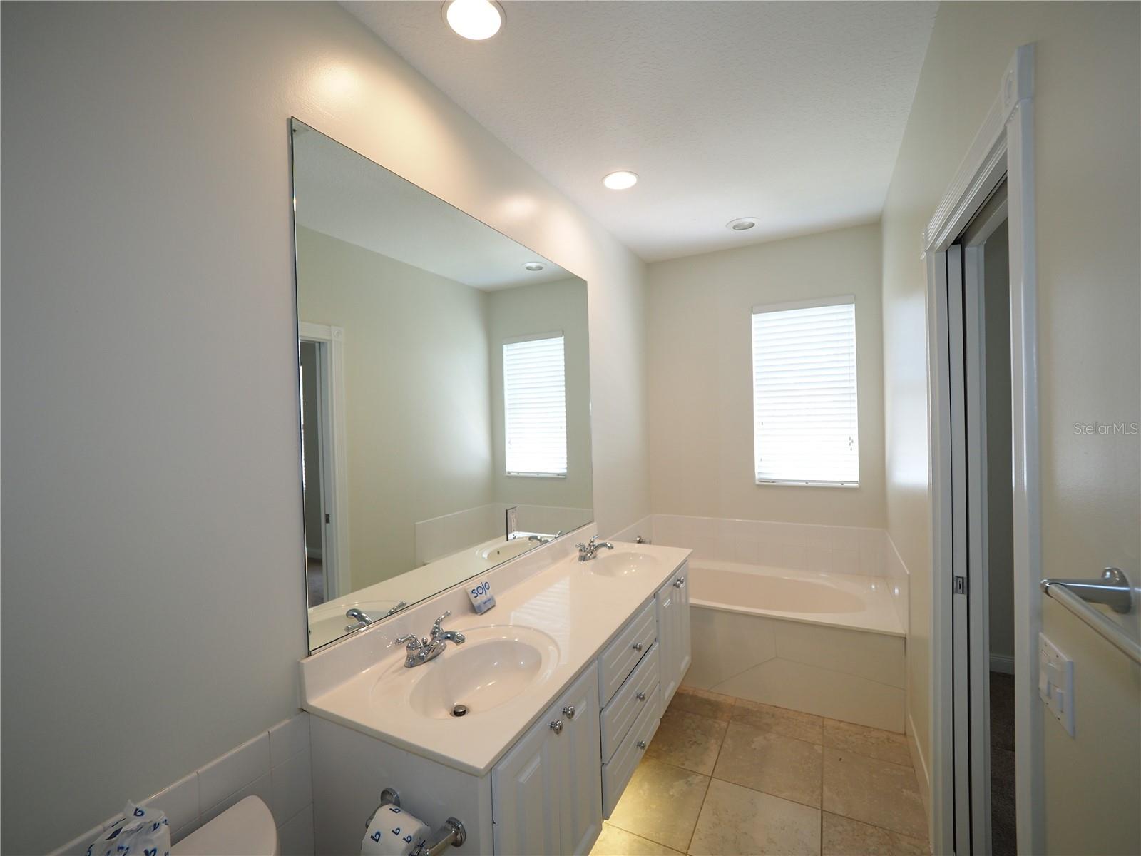 1533 Napoli Dr E Property Photo 19