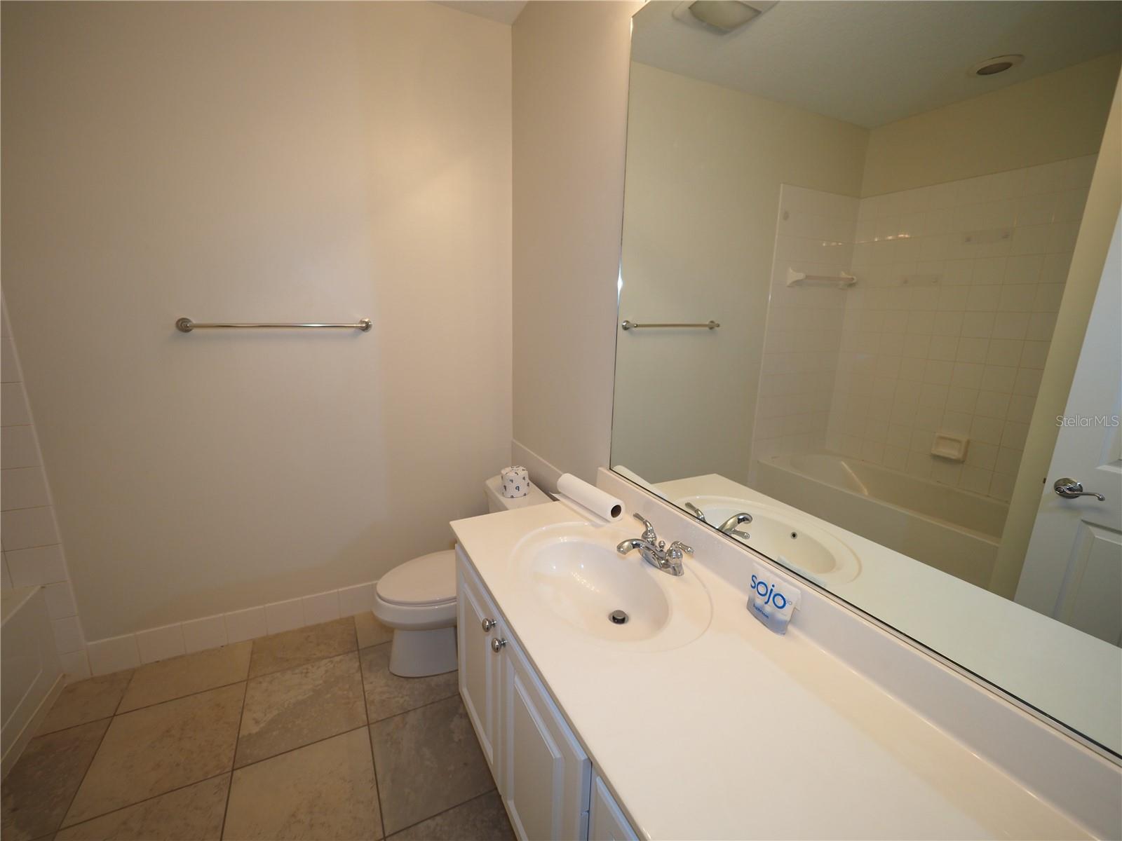 1533 Napoli Dr E Property Photo 21