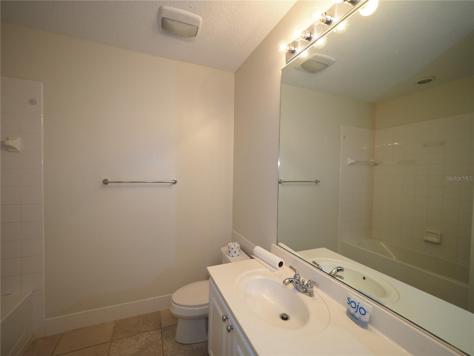 1533 Napoli Dr E Property Photo 22