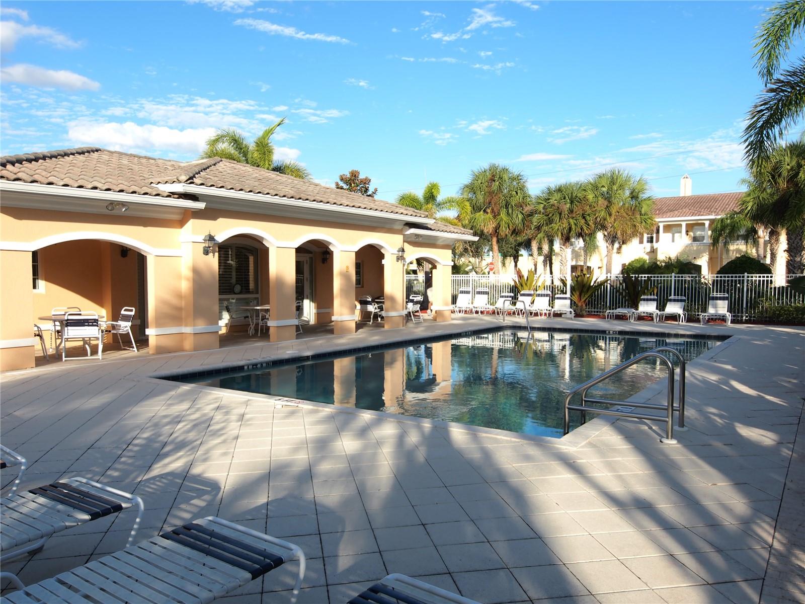 1533 Napoli Dr E Property Photo 33