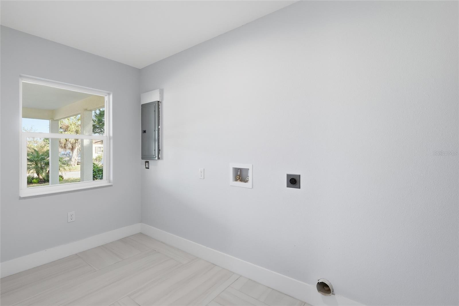 311 12th St W Property Photo 13