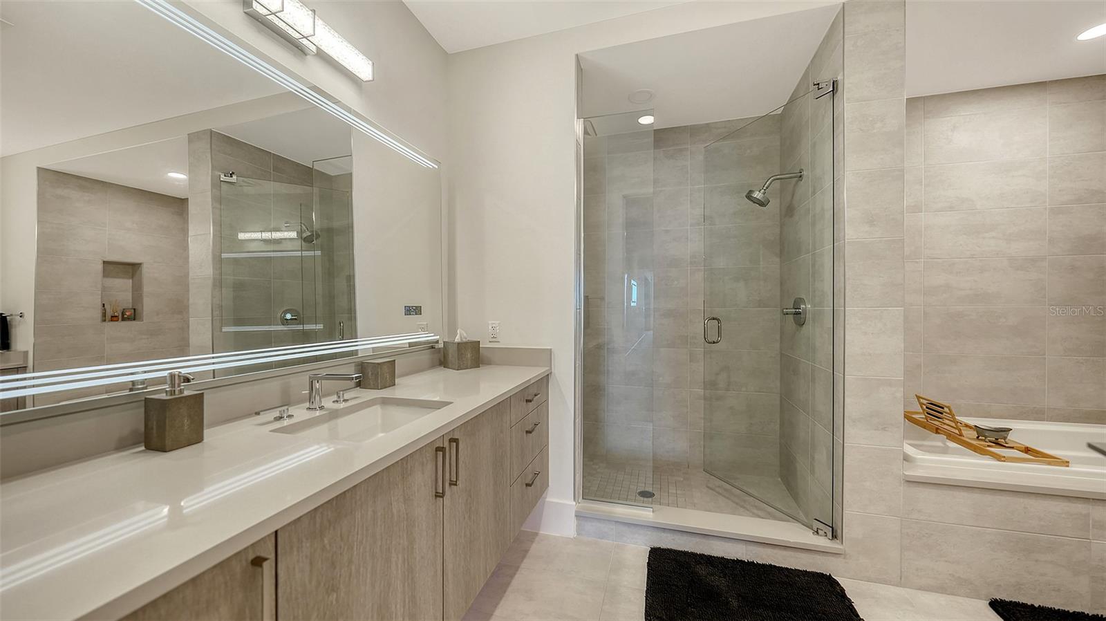 540 N Tamiami Trl #1702 Property Photo 39