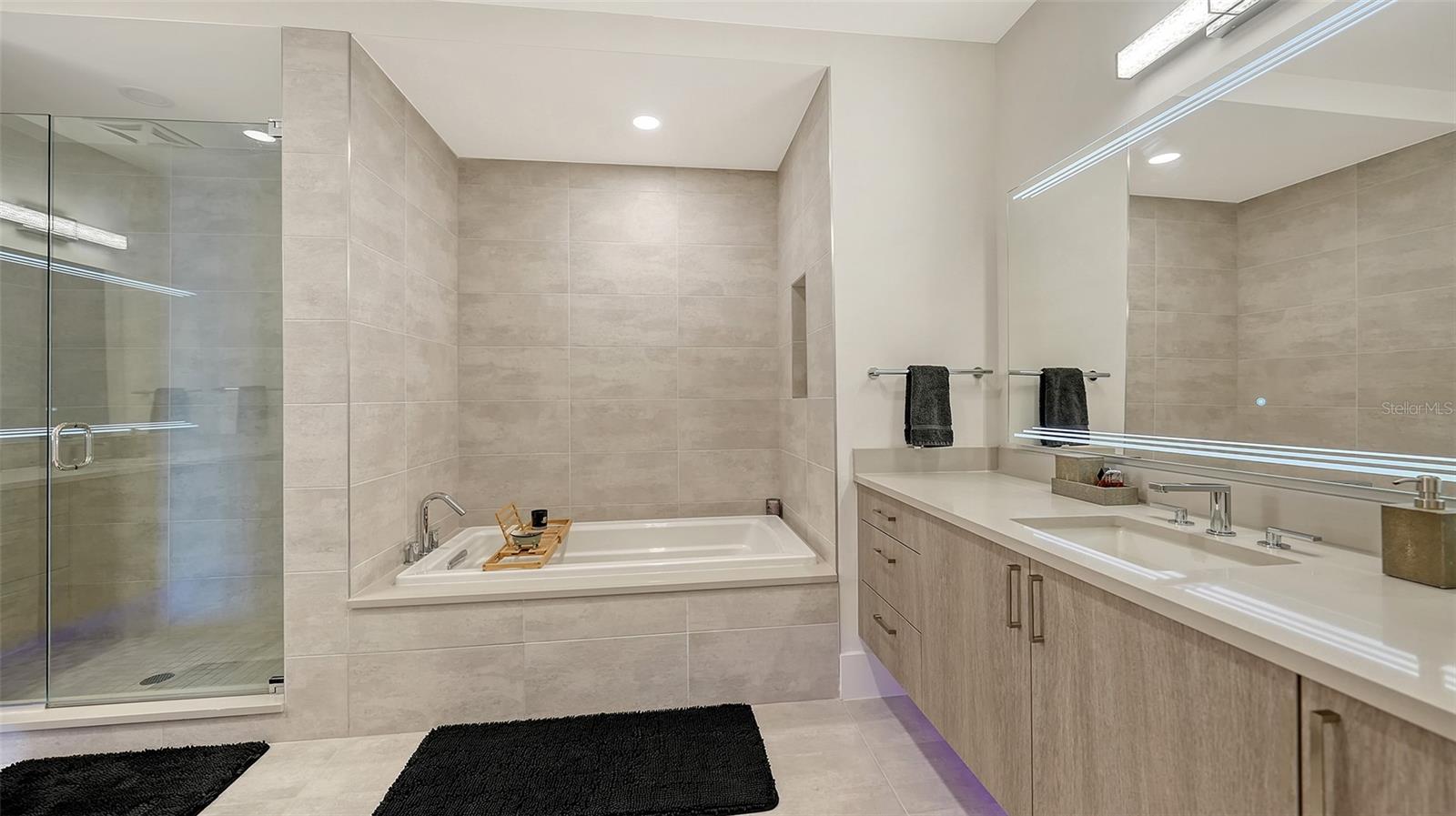 540 N Tamiami Trl #1702 Property Photo 41