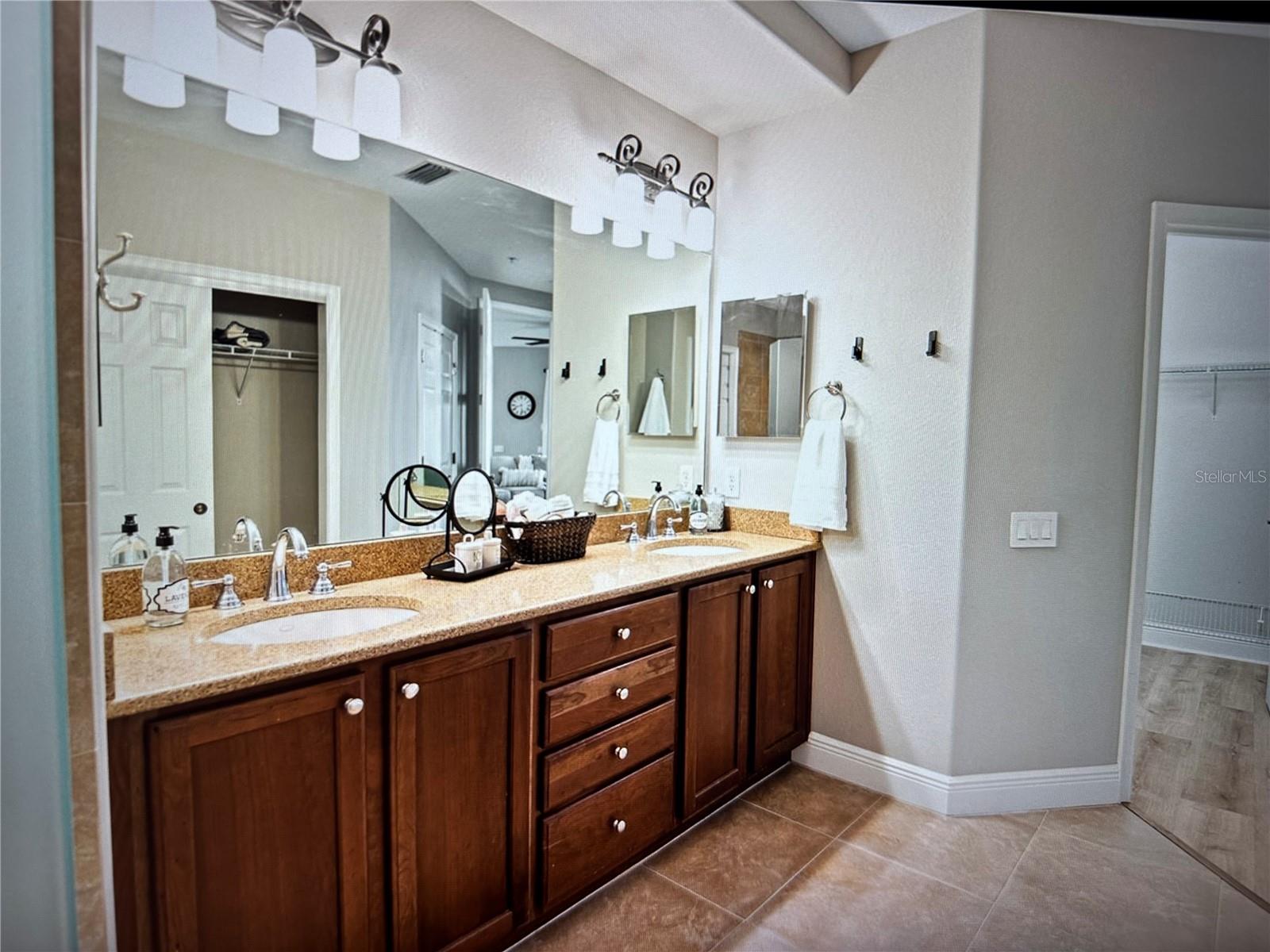 1121 Riverscape St Property Photo 5