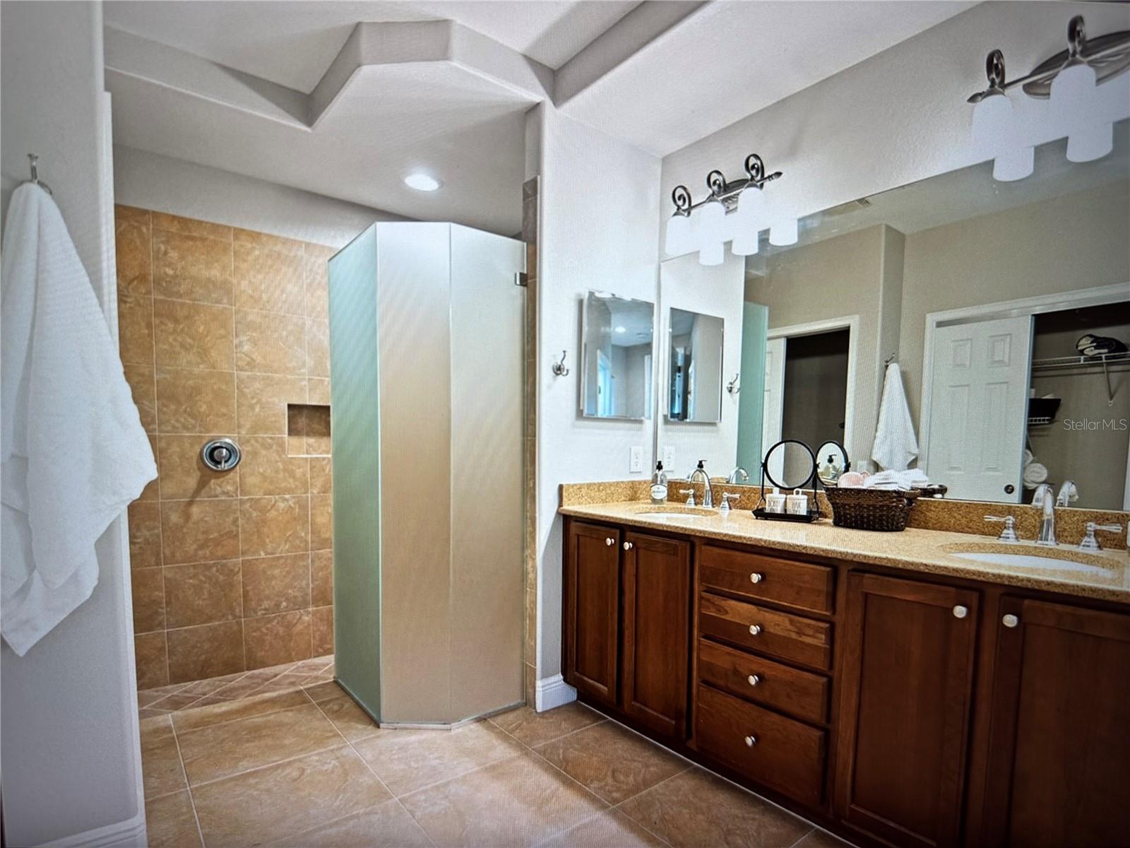 1121 Riverscape St Property Photo 8