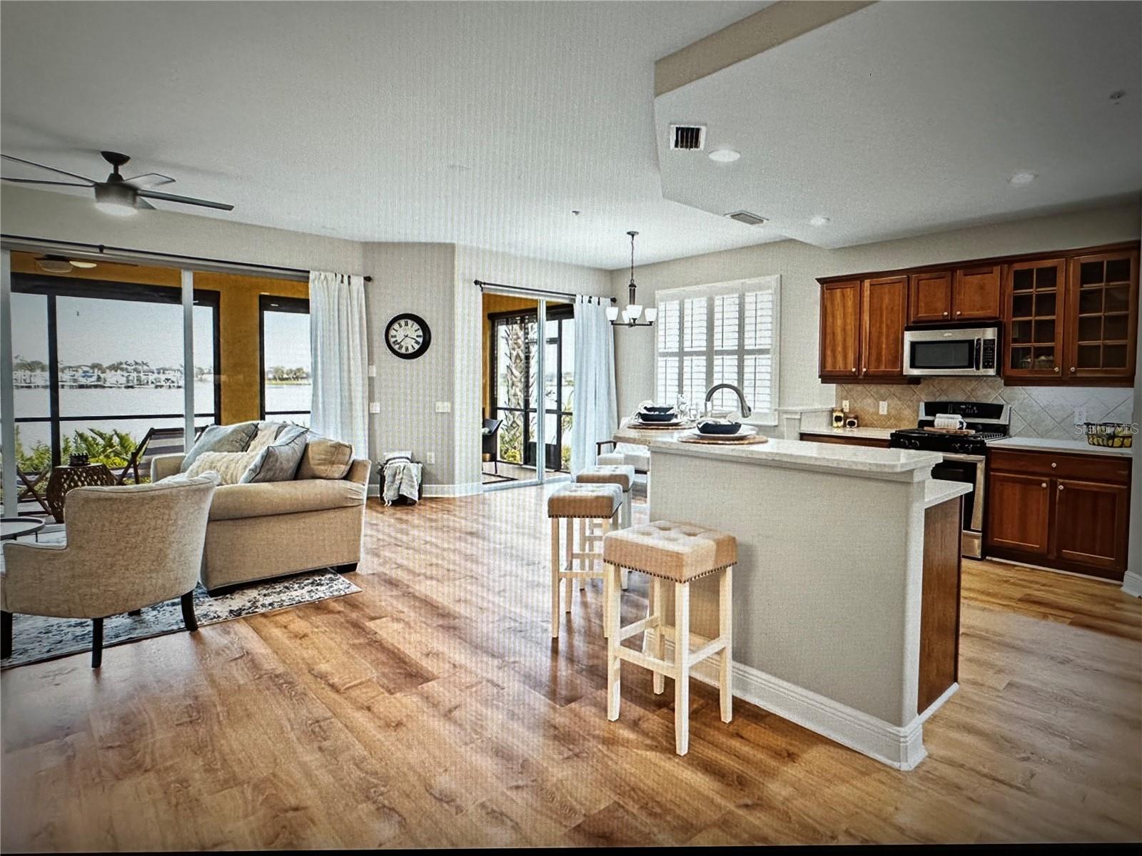 1121 Riverscape St Property Photo 12