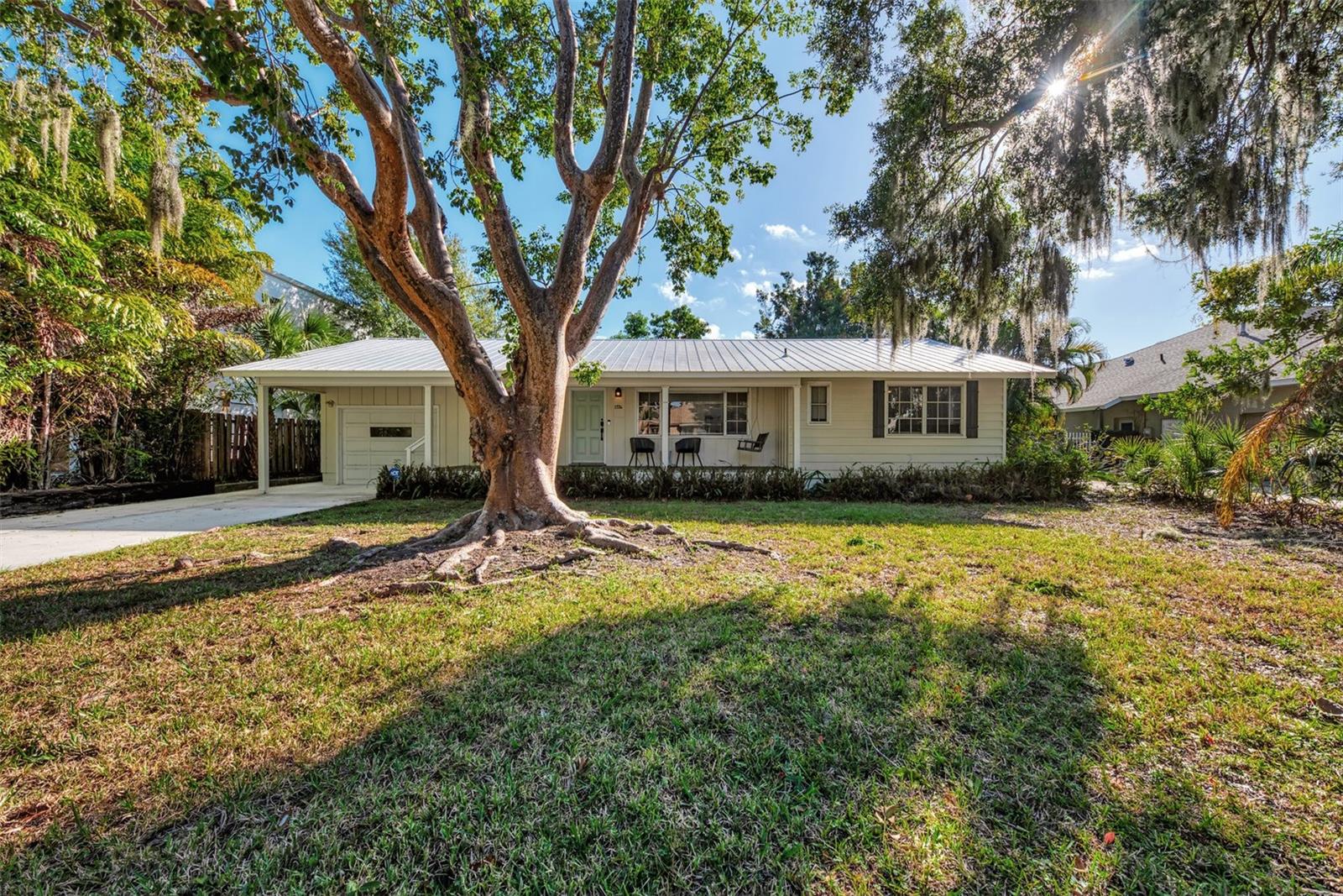 1726 Floyd St Property Photo 1