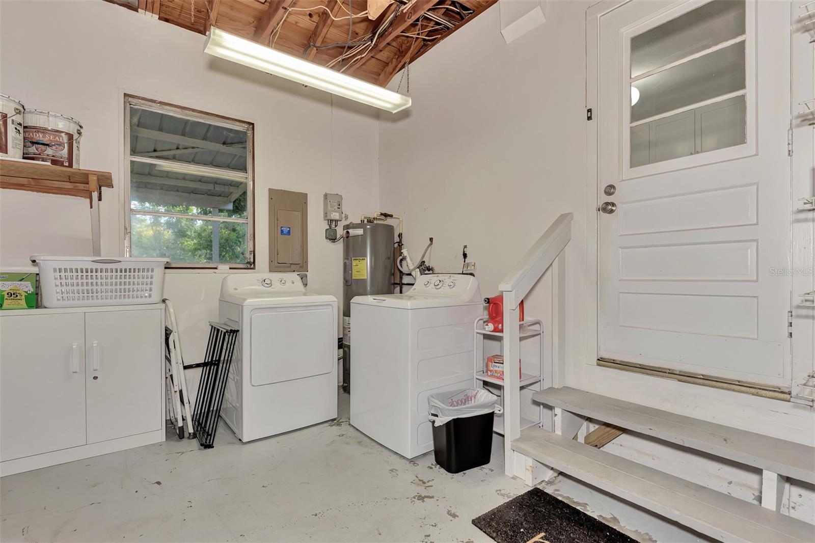 1726 Floyd St Property Photo 34