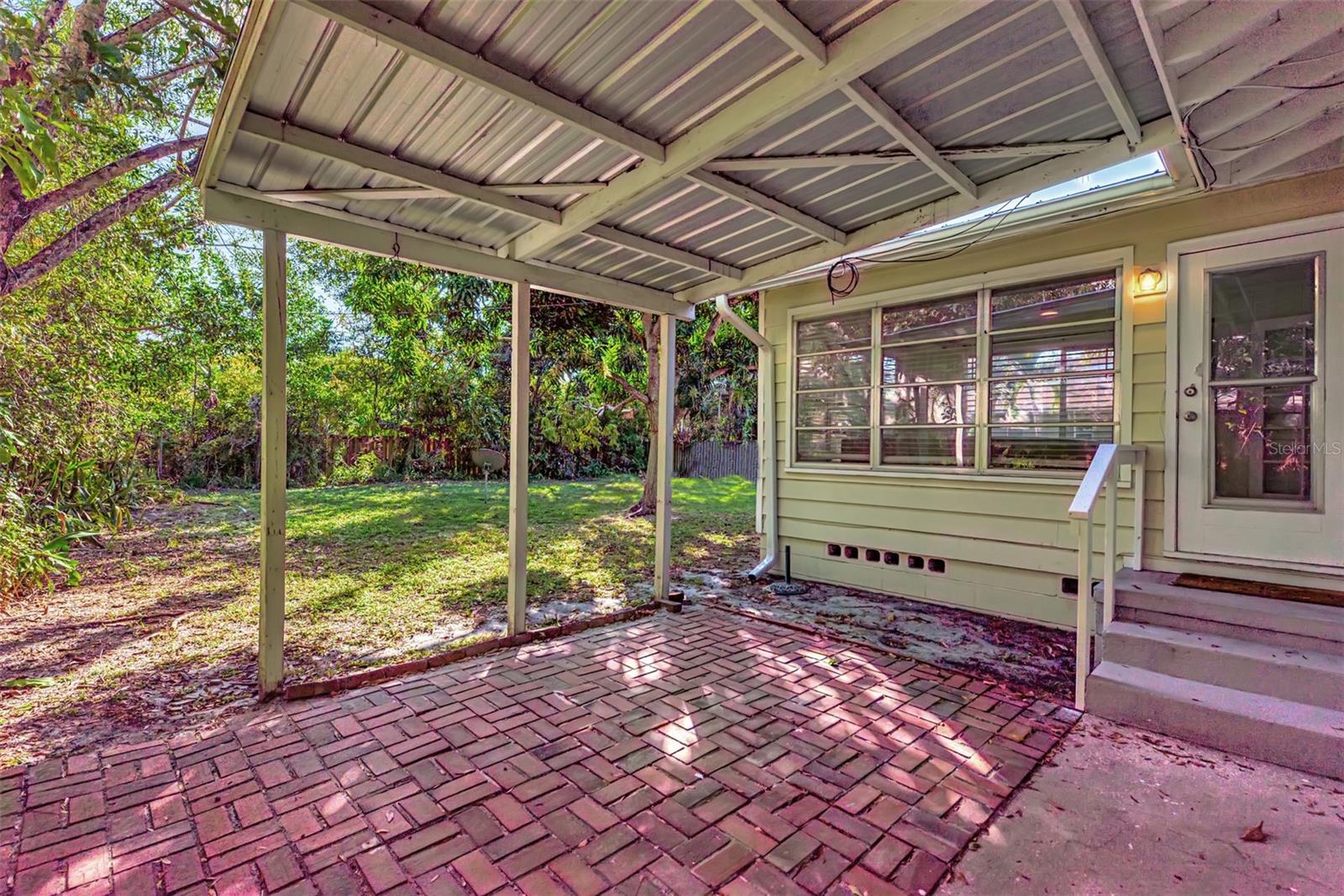 1726 Floyd St Property Photo 37