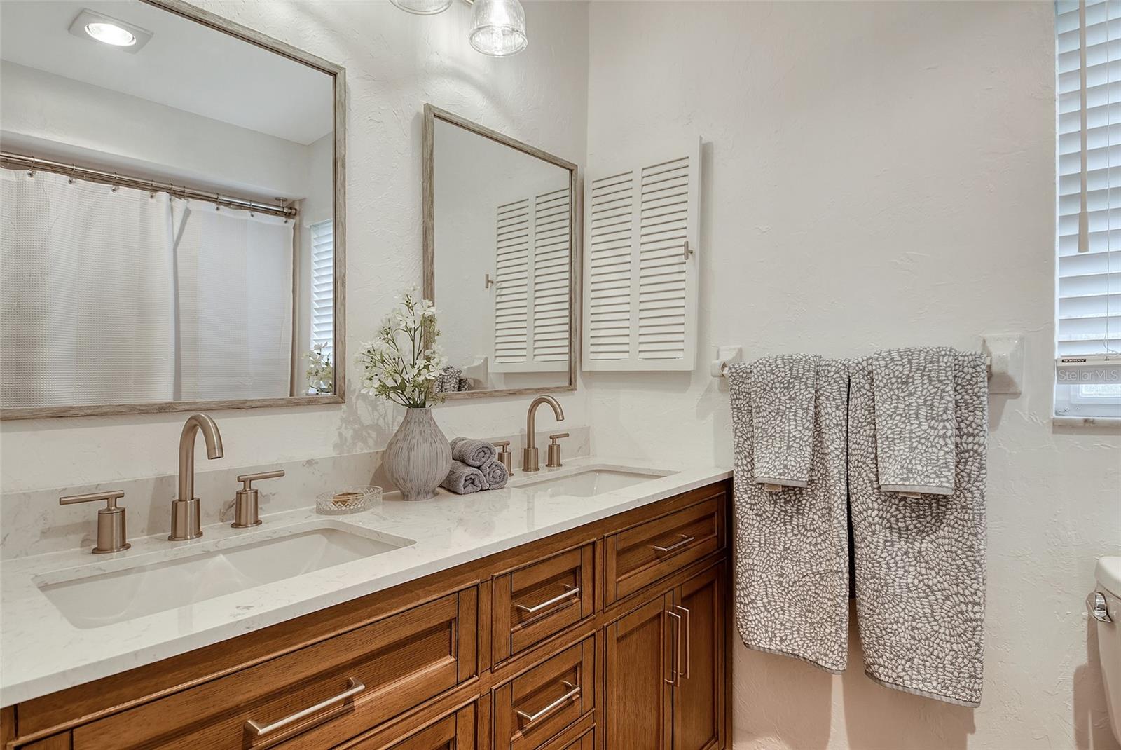6722 Roxbury Dr Property Photo 37