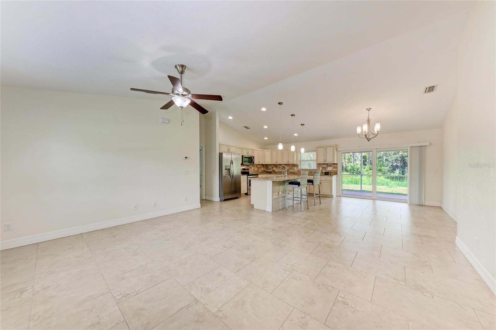 3560 Eldron Ave Property Photo 6