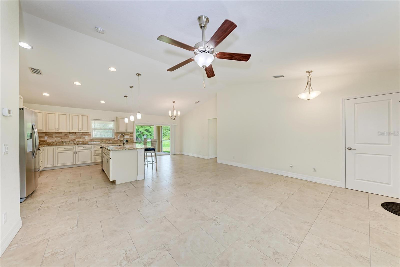 3560 Eldron Ave Property Photo 7