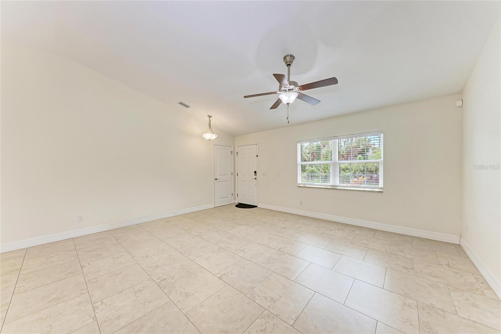 3560 Eldron Ave Property Photo 8