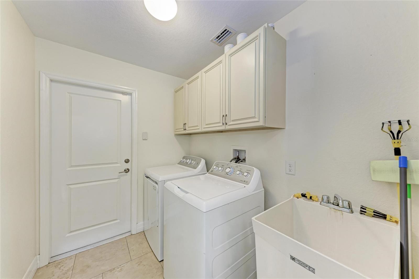 3560 Eldron Ave Property Photo 32