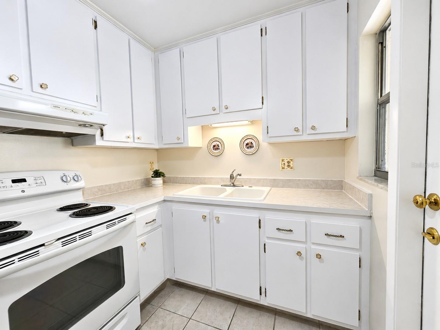 390 301 Blvd W #5b Property Photo 11