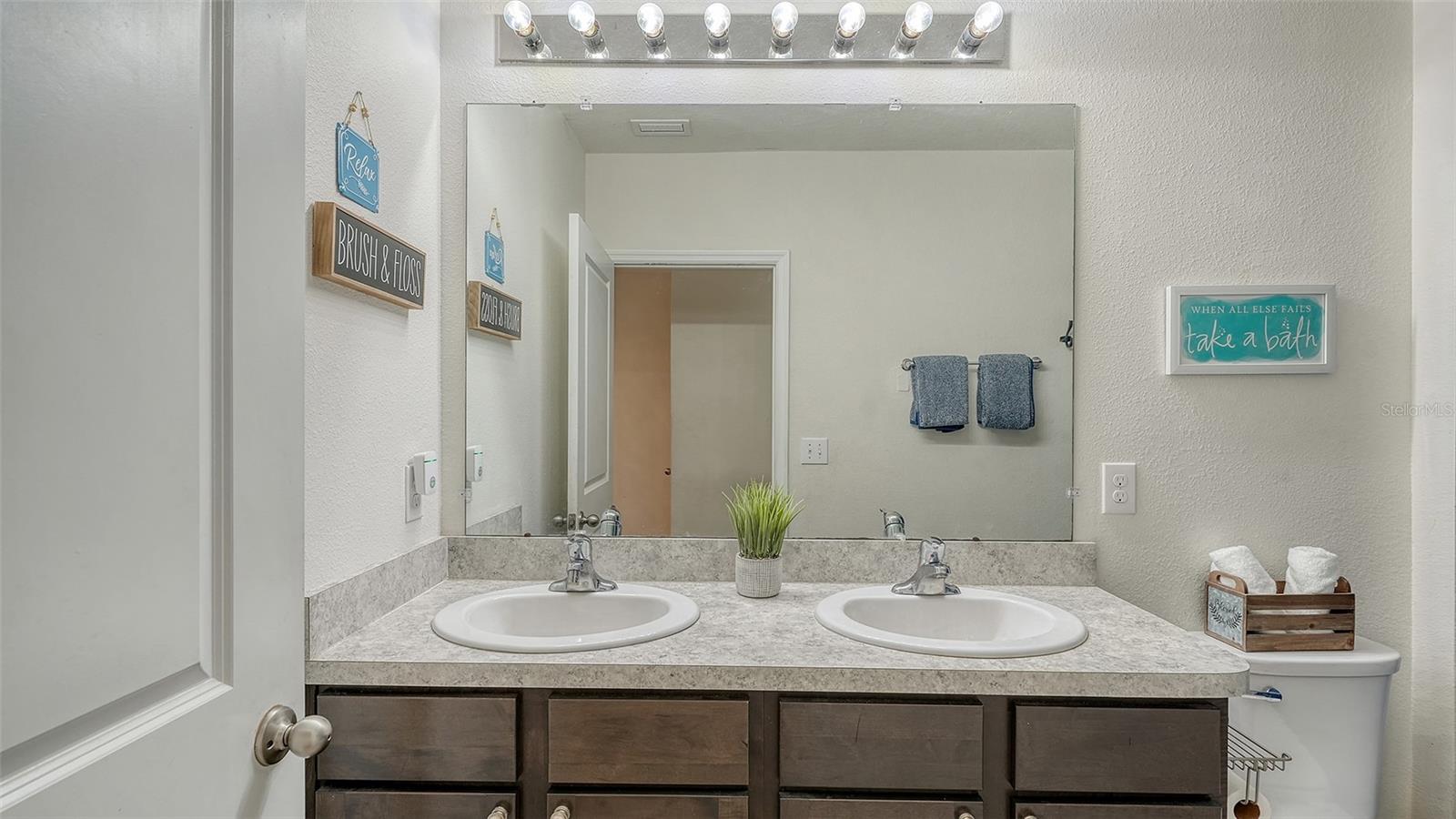 5206 Willow Breeze Way Property Photo 28