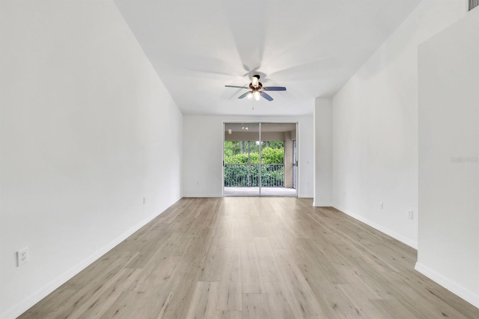 6635 Huntington Lakes Cir #202 Property Photo 2