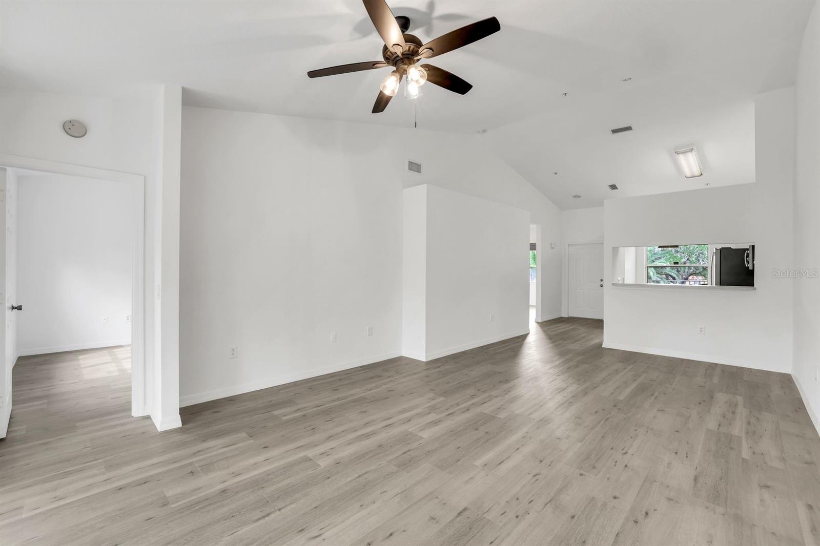 6635 Huntington Lakes Cir #202 Property Photo 3