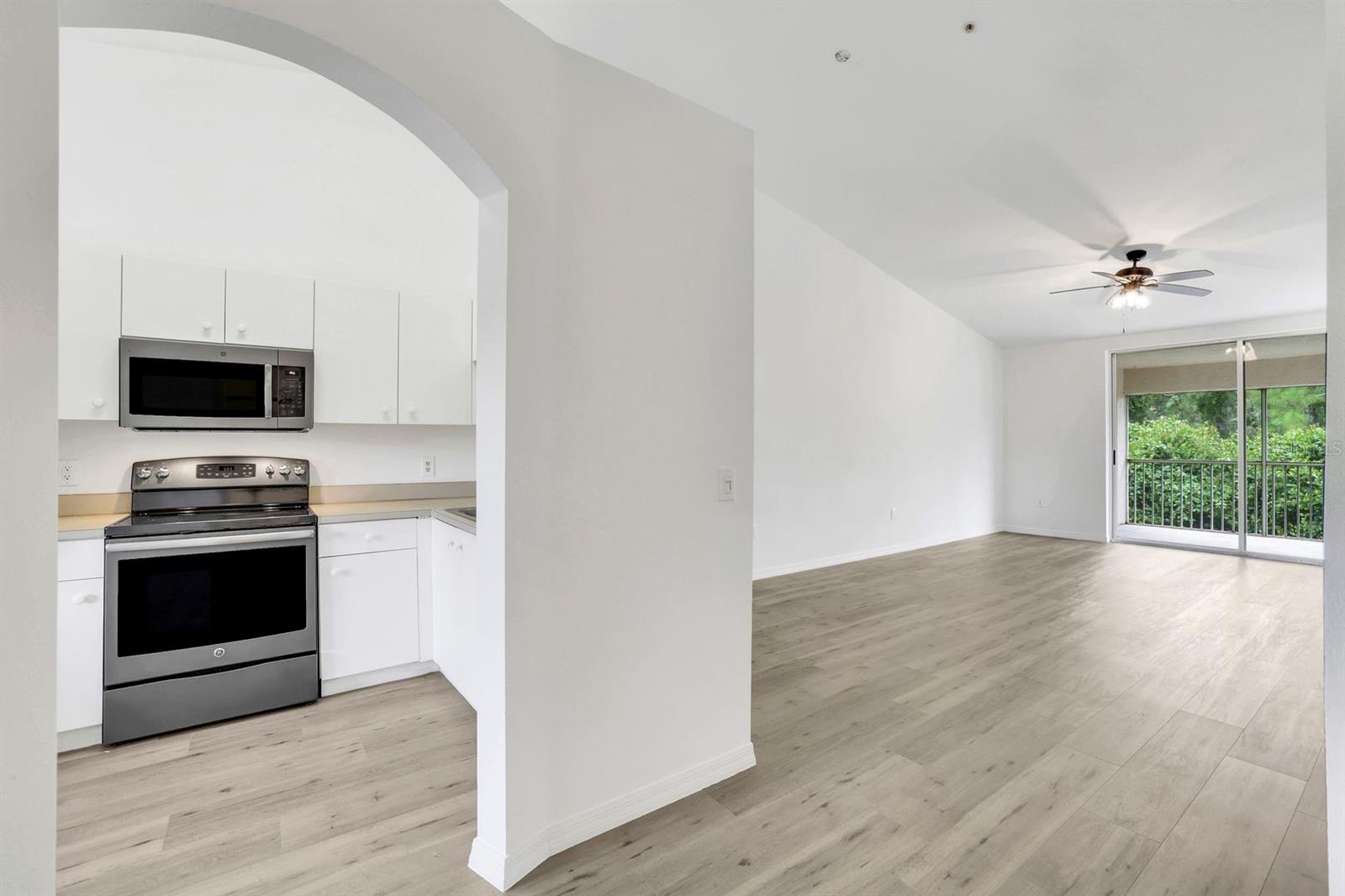 6635 Huntington Lakes Cir #202 Property Photo 4