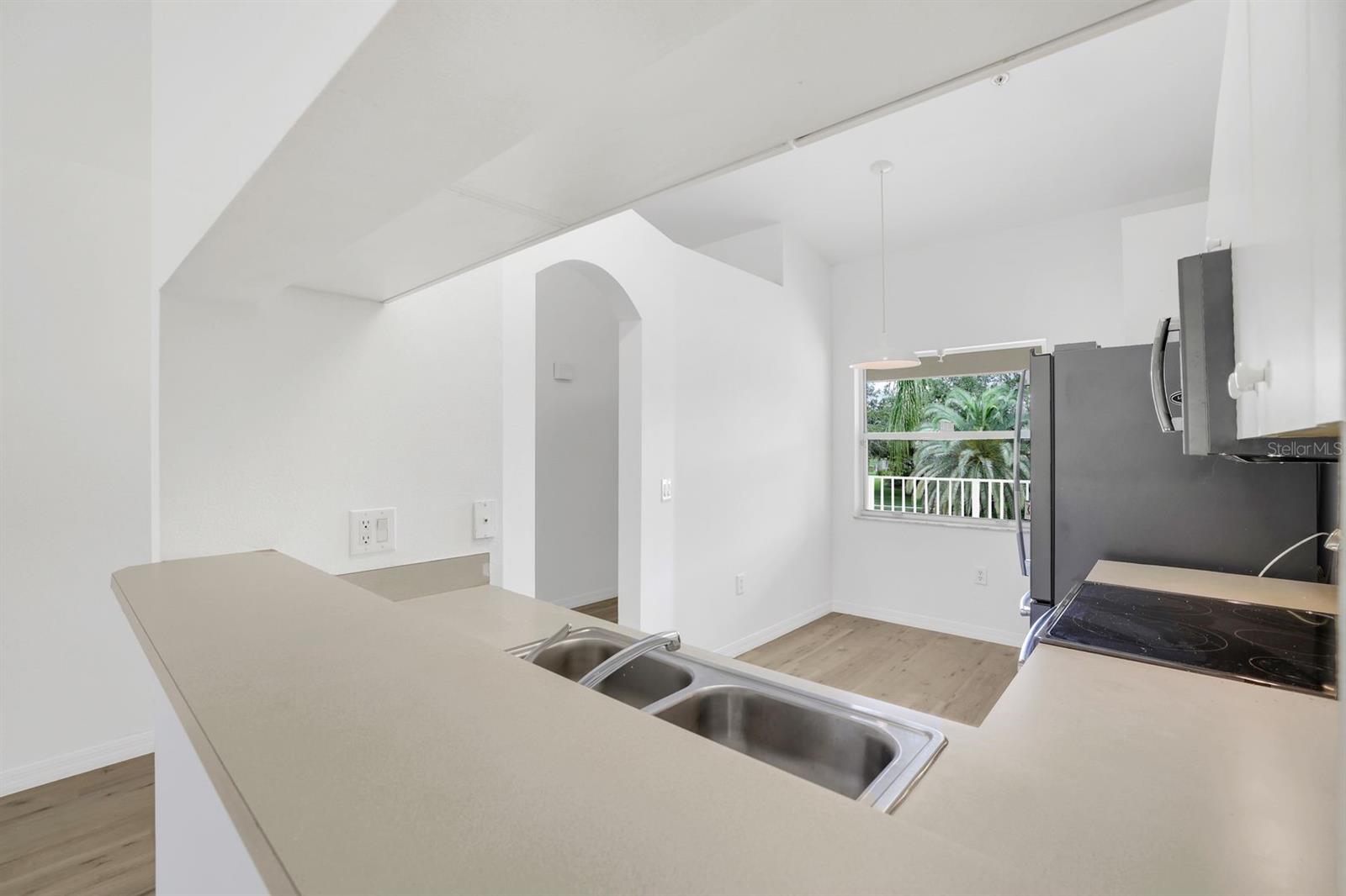 6635 Huntington Lakes Cir #202 Property Photo 8