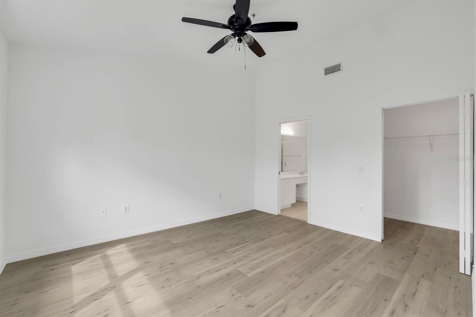 6635 Huntington Lakes Cir #202 Property Photo 9