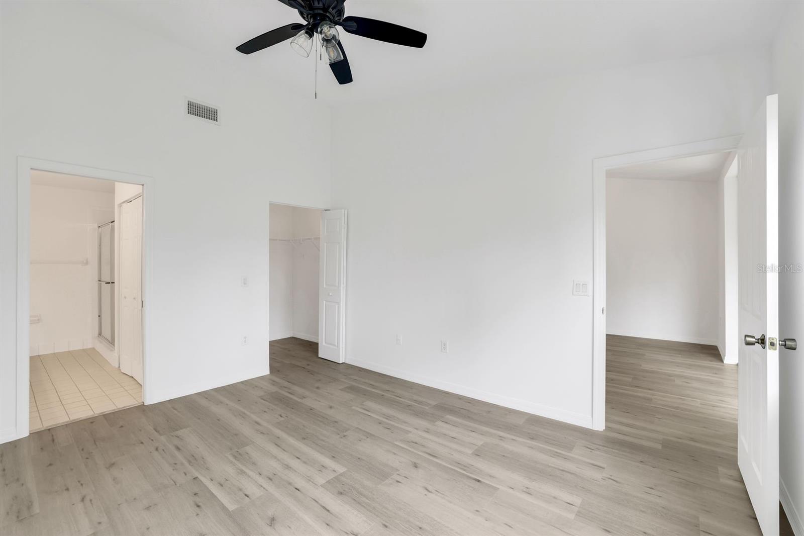 6635 Huntington Lakes Cir #202 Property Photo 10